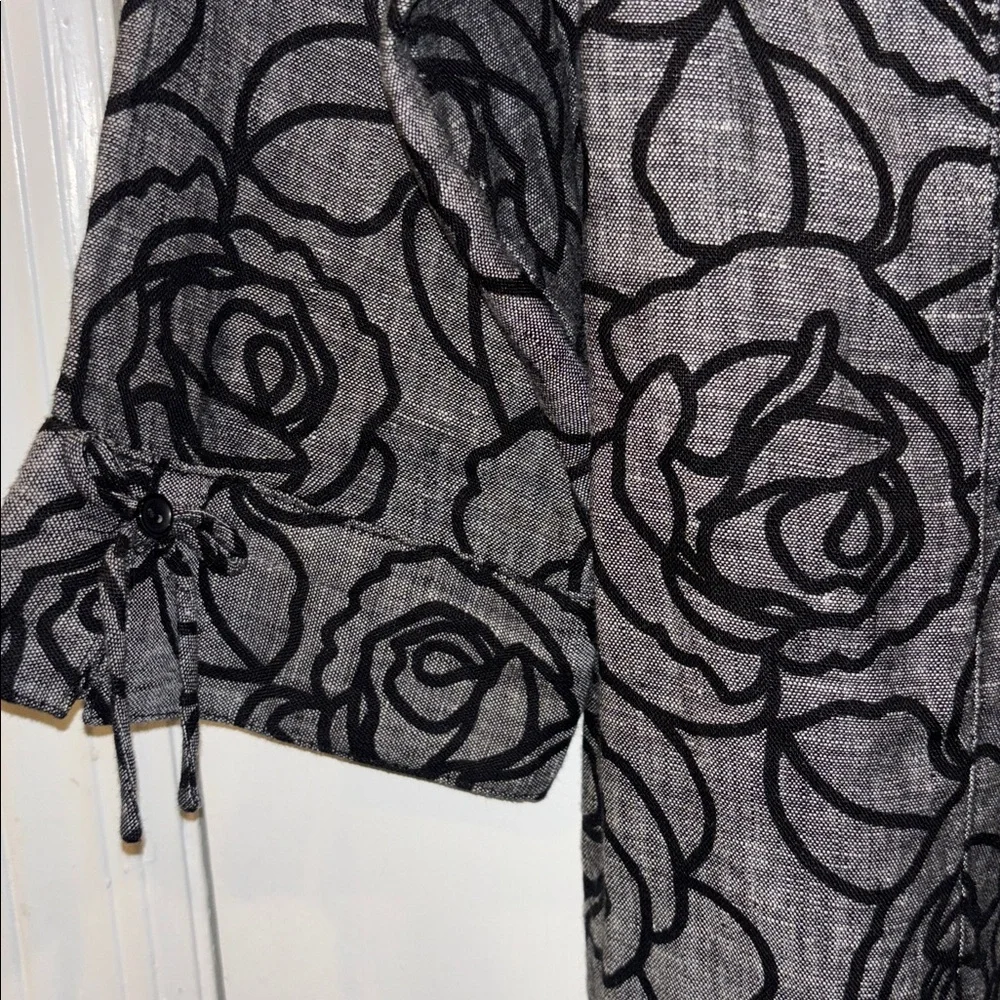 JM COLLECTION BLACK AND GRAY FLORAL DESIGN 100% LINEN JACKET/SHACKET/TOP
SIZE 14 - Picture 6 of 9